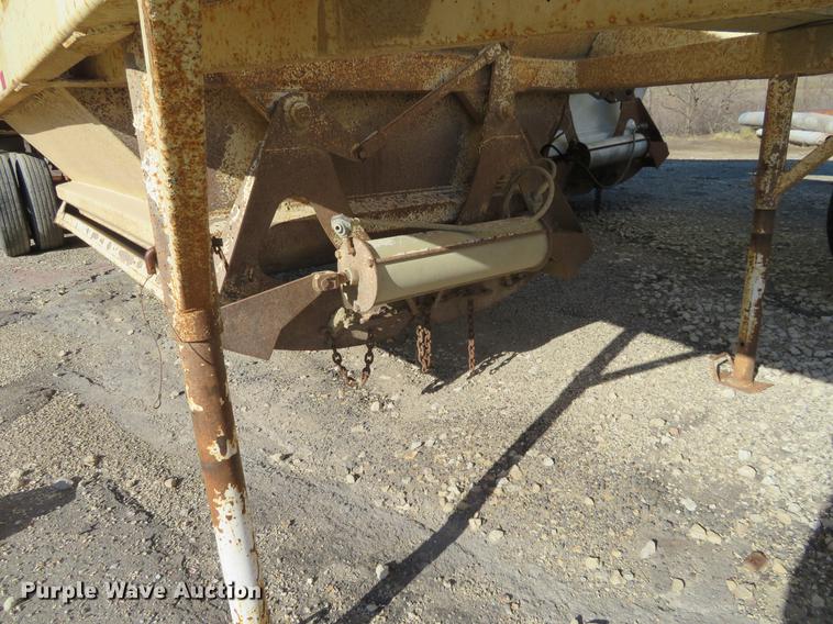 image for item DC0814 1994 Ranch bottom dump trailer