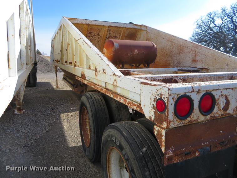 image for item DC0814 1994 Ranch bottom dump trailer