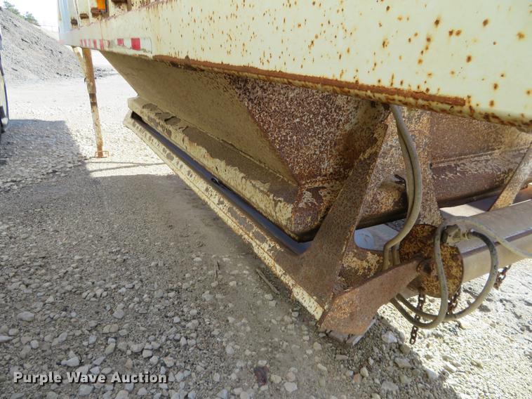 image for item DC0814 1994 Ranch bottom dump trailer