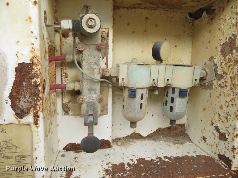 image for item DC0814 1994 Ranch bottom dump trailer