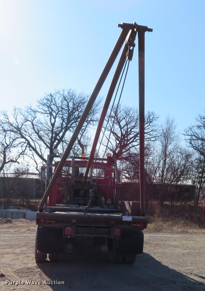 image for item DC0815 1977 Ford 800 flatbed truck