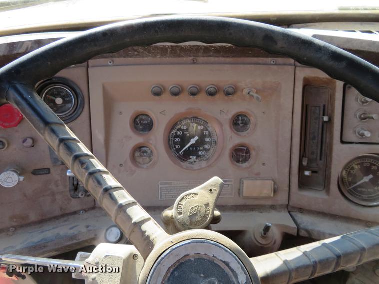 image for item DC0815 1977 Ford 800 flatbed truck