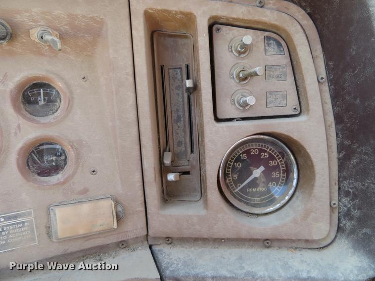 image for item DC0815 1977 Ford 800 flatbed truck