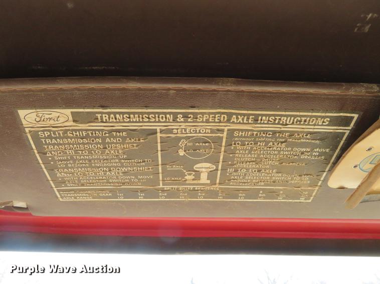 image for item DC0815 1977 Ford 800 flatbed truck