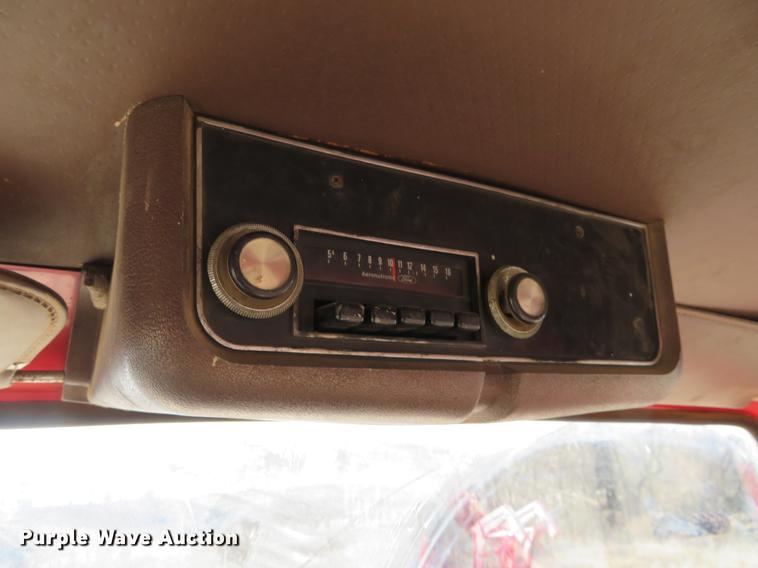 image for item DC0815 1977 Ford 800 flatbed truck