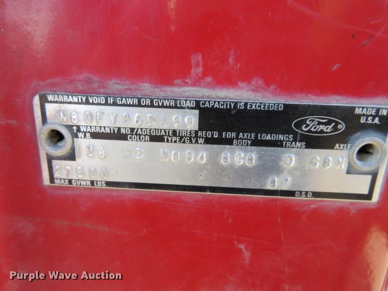 image for item DC0815 1977 Ford 800 flatbed truck