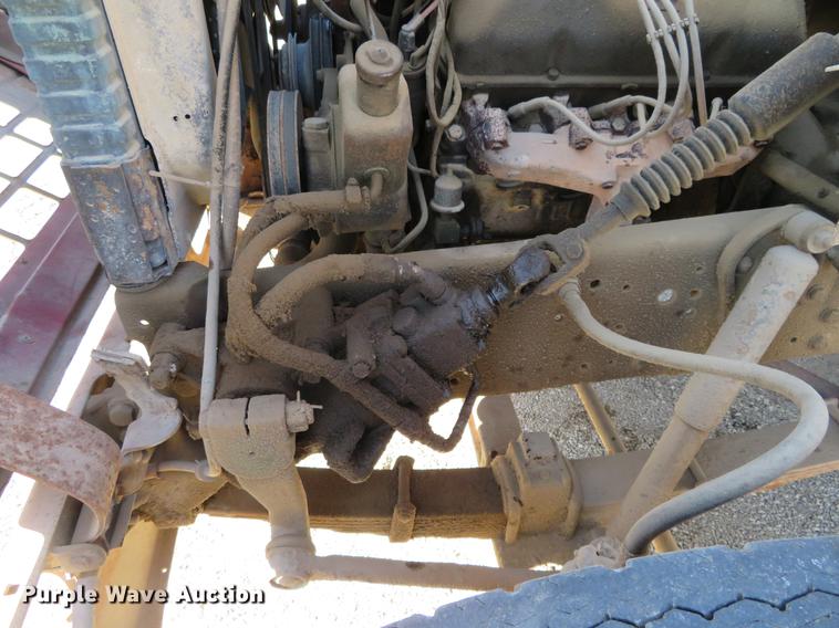 image for item DC0815 1977 Ford 800 flatbed truck