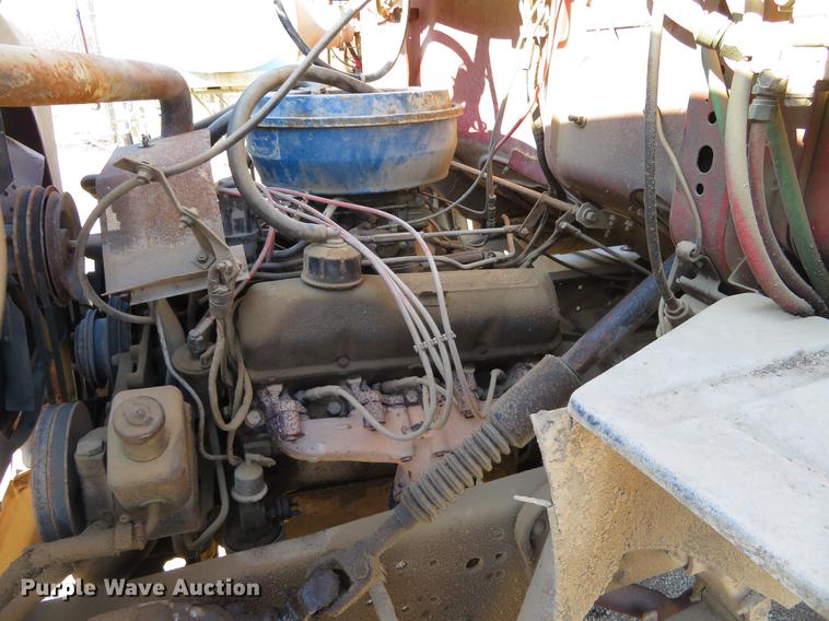 image for item DC0815 1977 Ford 800 flatbed truck