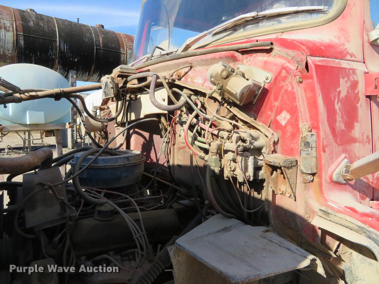 image for item DC0815 1977 Ford 800 flatbed truck