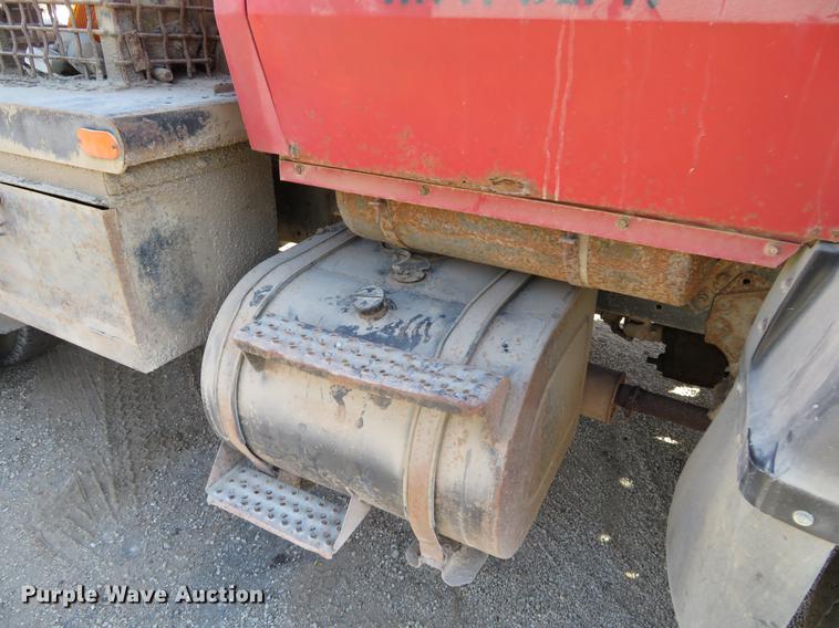 image for item DC0815 1977 Ford 800 flatbed truck