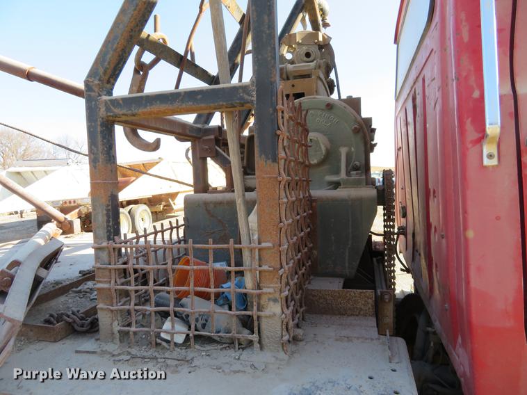 image for item DC0815 1977 Ford 800 flatbed truck