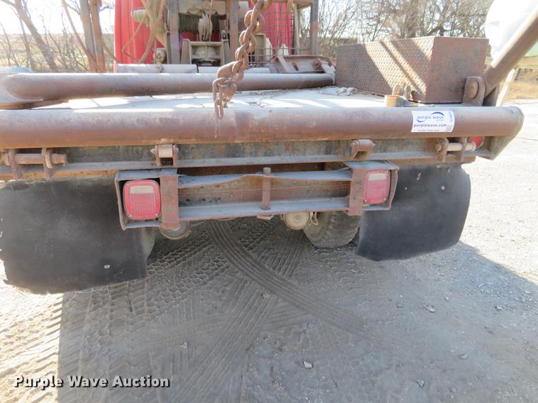 image for item DC0815 1977 Ford 800 flatbed truck