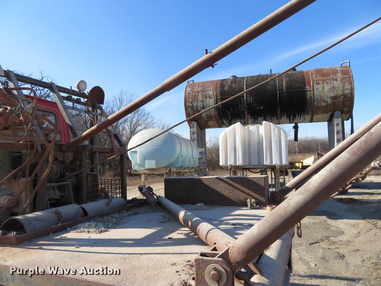 image for item DC0815 1977 Ford 800 flatbed truck