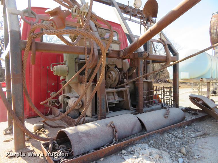 image for item DC0815 1977 Ford 800 flatbed truck