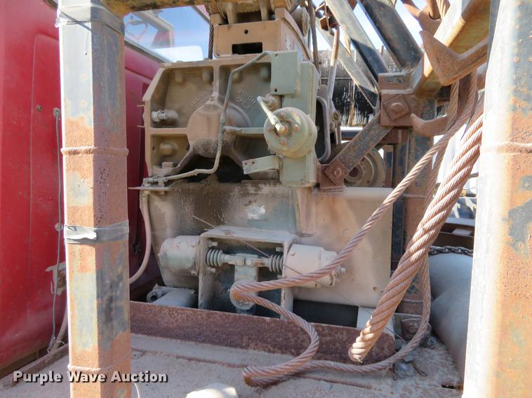 image for item DC0815 1977 Ford 800 flatbed truck