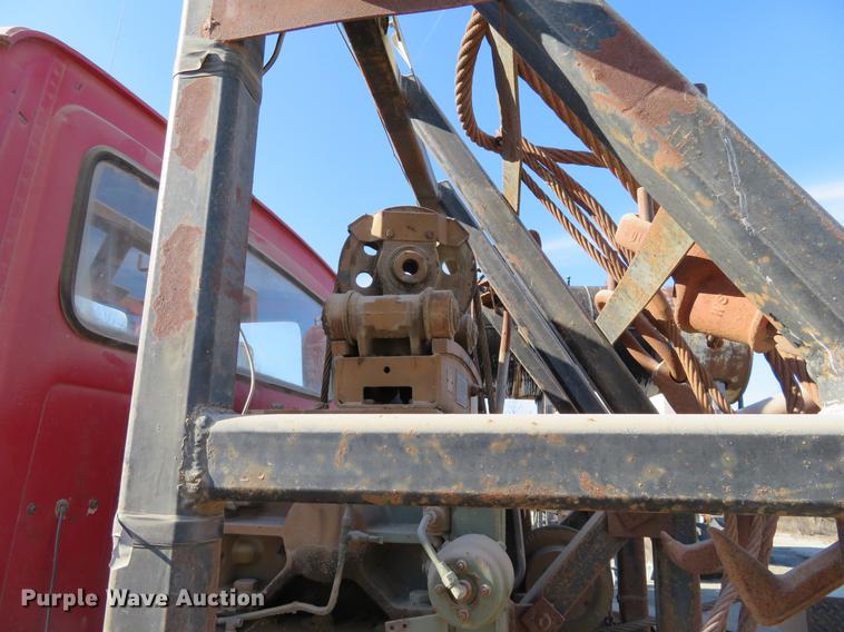 image for item DC0815 1977 Ford 800 flatbed truck