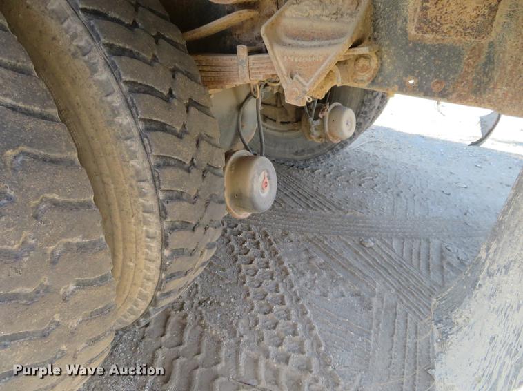 image for item DC0815 1977 Ford 800 flatbed truck