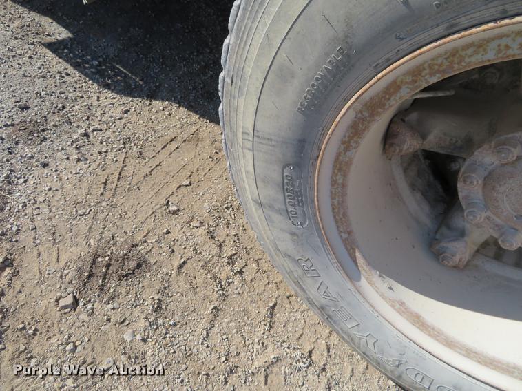 image for item DC0815 1977 Ford 800 flatbed truck