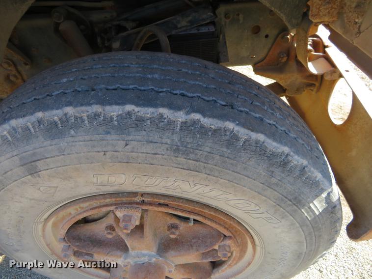 image for item DC0815 1977 Ford 800 flatbed truck