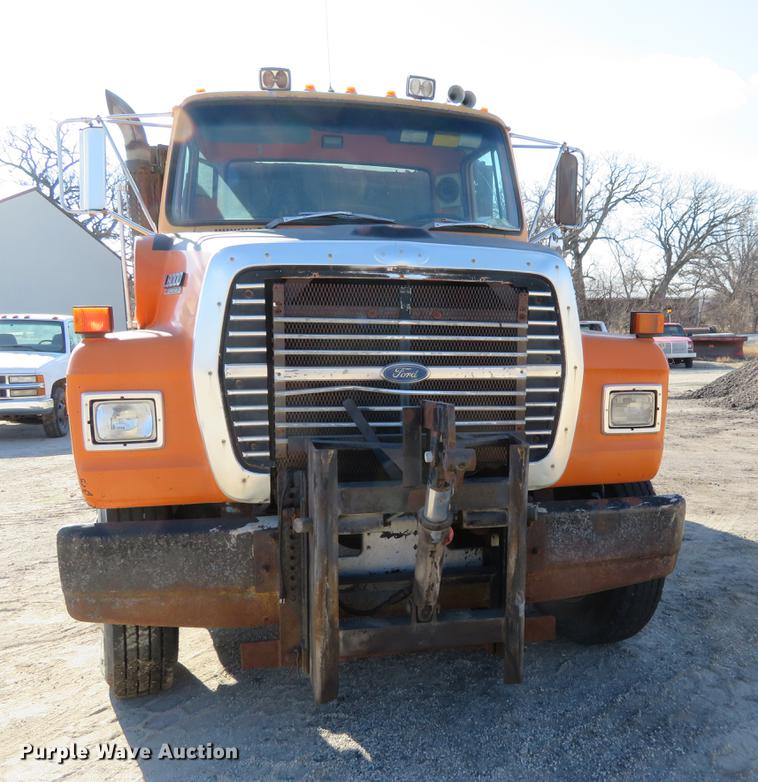 image for item DC0818 1989 Ford LNT8000 dump truck