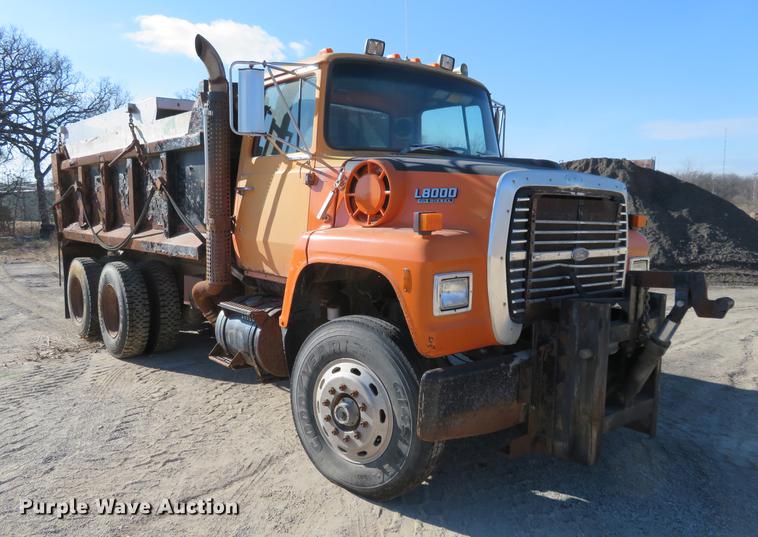 image for item DC0818 1989 Ford LNT8000 dump truck
