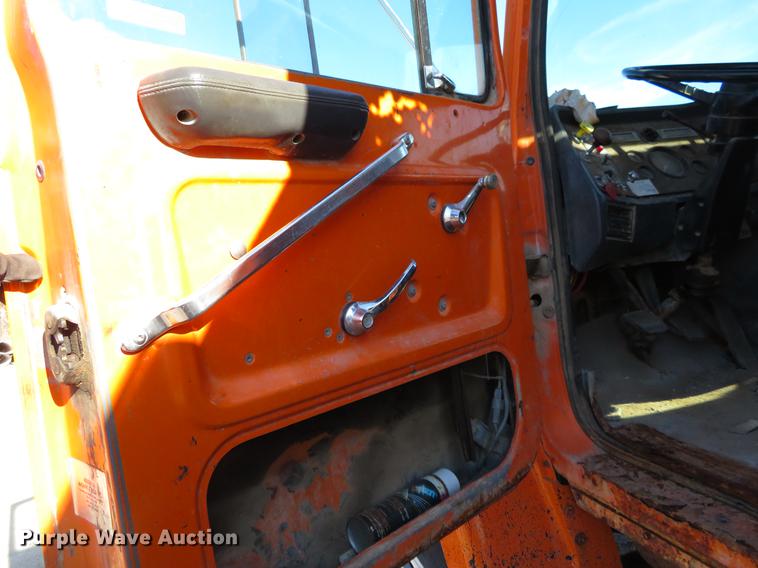 image for item DC0818 1989 Ford LNT8000 dump truck