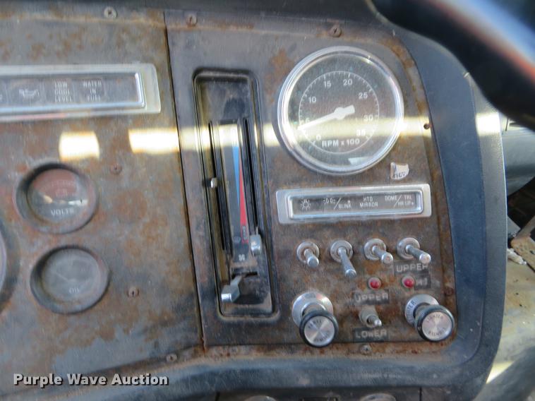 image for item DC0818 1989 Ford LNT8000 dump truck