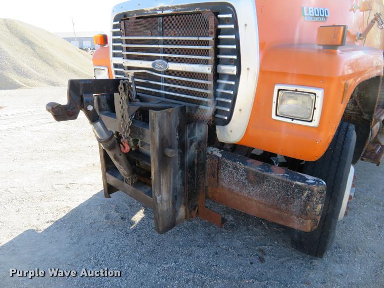 image for item DC0818 1989 Ford LNT8000 dump truck