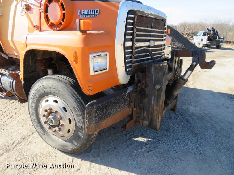 image for item DC0818 1989 Ford LNT8000 dump truck
