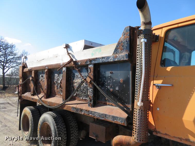 image for item DC0818 1989 Ford LNT8000 dump truck