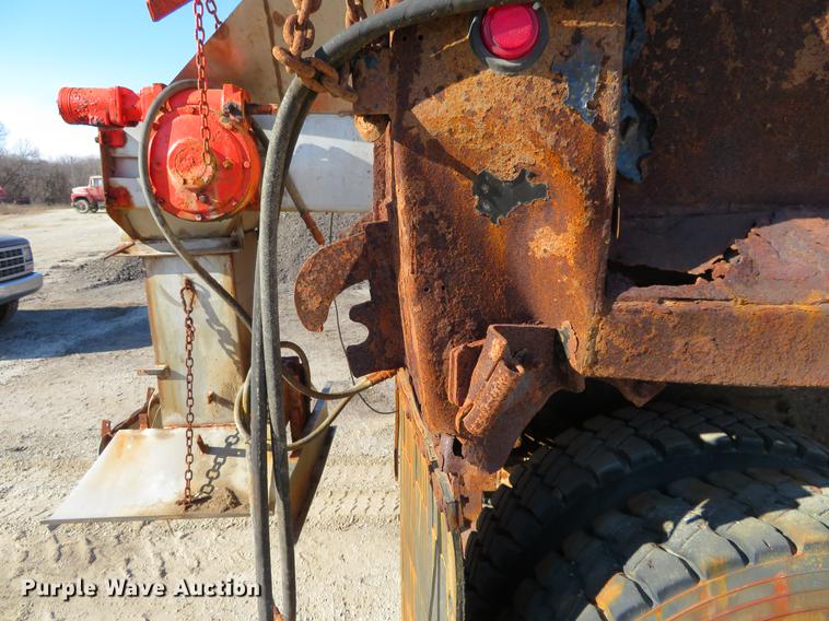 image for item DC0818 1989 Ford LNT8000 dump truck