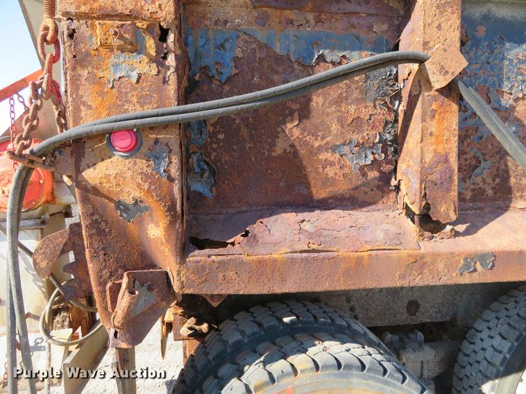 image for item DC0818 1989 Ford LNT8000 dump truck