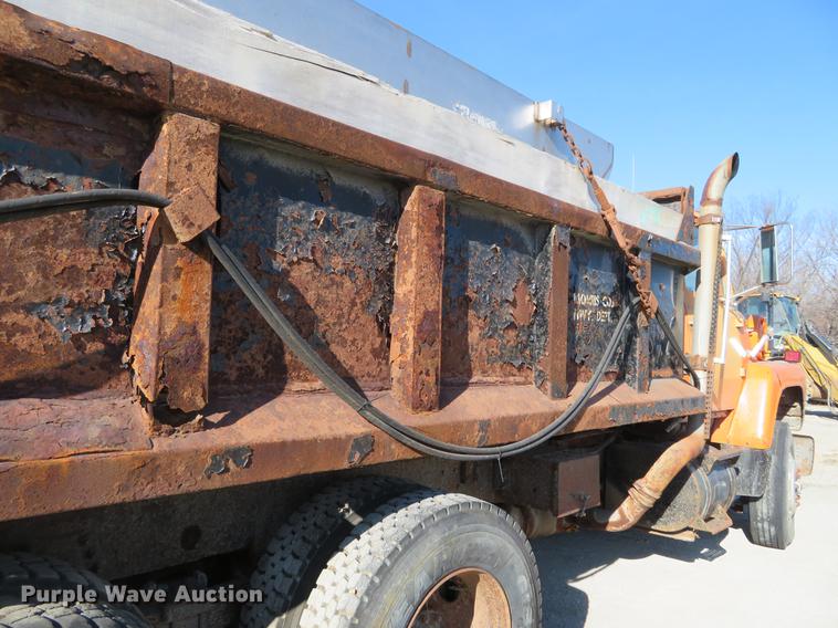 image for item DC0818 1989 Ford LNT8000 dump truck