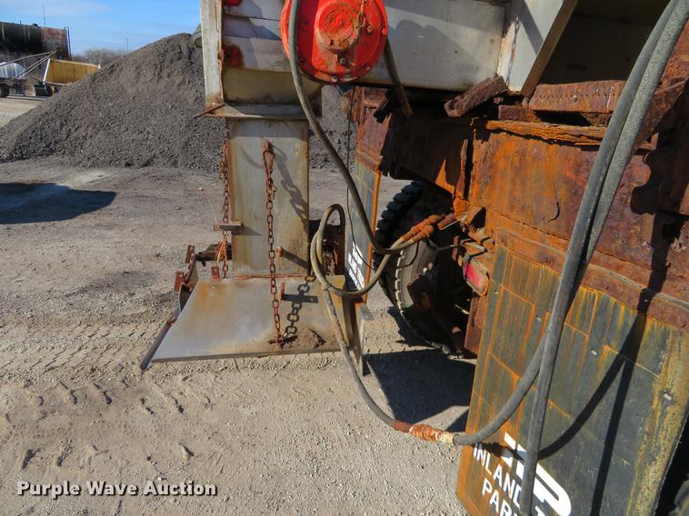 image for item DC0818 1989 Ford LNT8000 dump truck