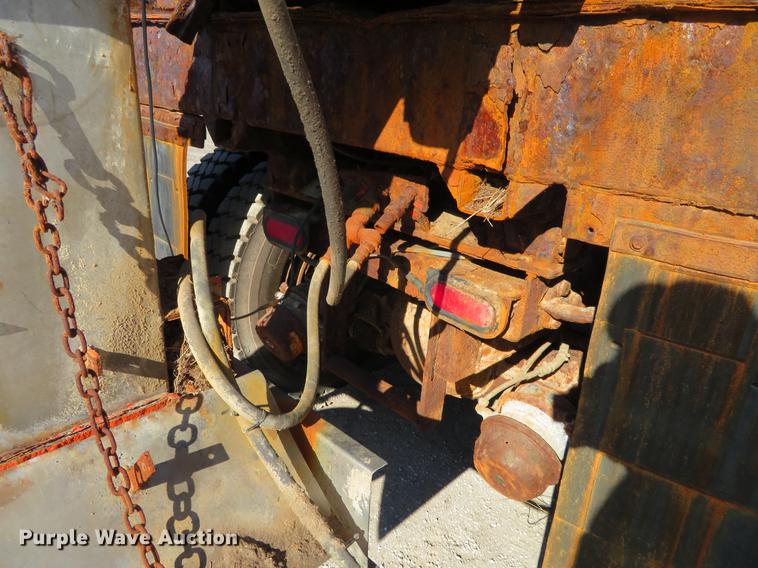 image for item DC0818 1989 Ford LNT8000 dump truck