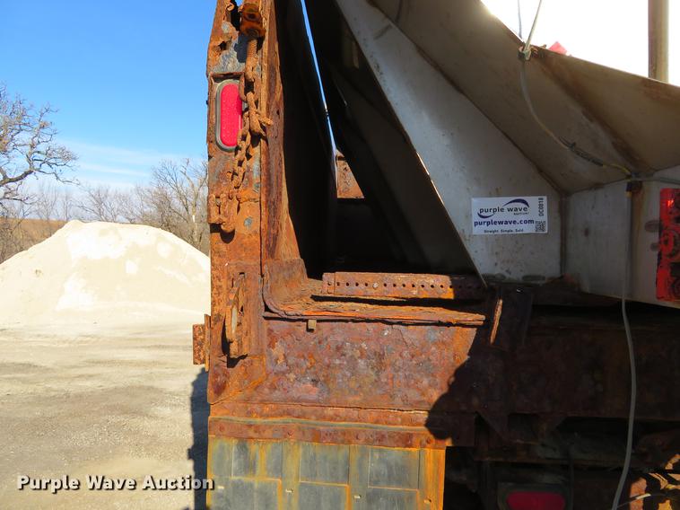 image for item DC0818 1989 Ford LNT8000 dump truck