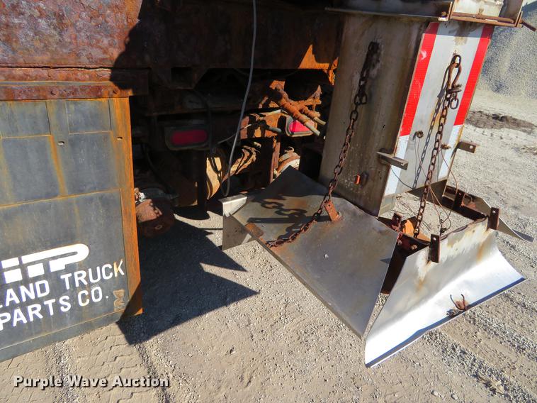 image for item DC0818 1989 Ford LNT8000 dump truck