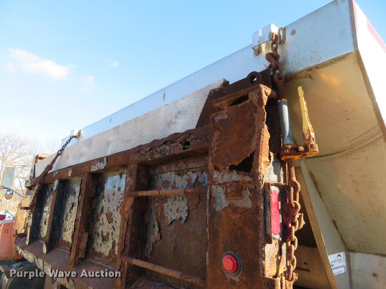 image for item DC0818 1989 Ford LNT8000 dump truck