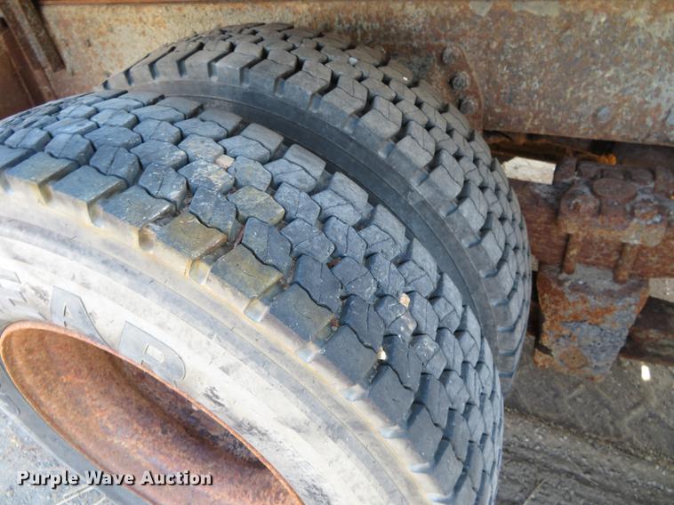 image for item DC0818 1989 Ford LNT8000 dump truck