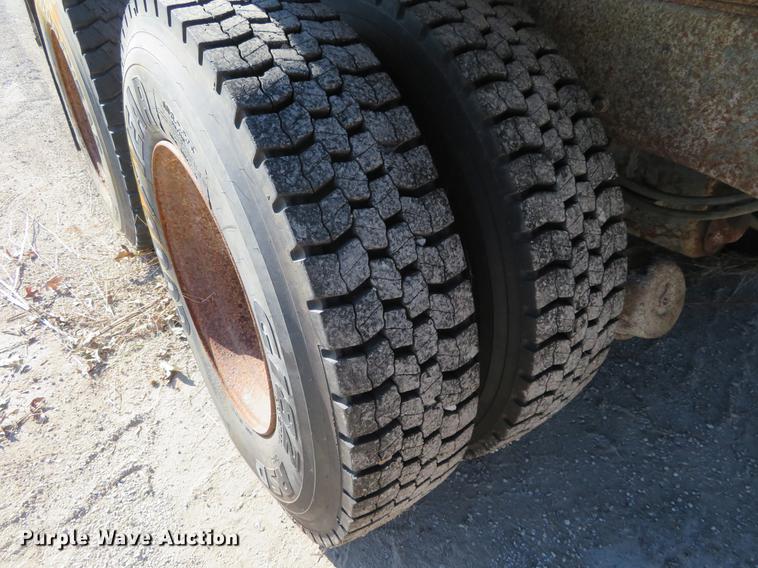 image for item DC0818 1989 Ford LNT8000 dump truck