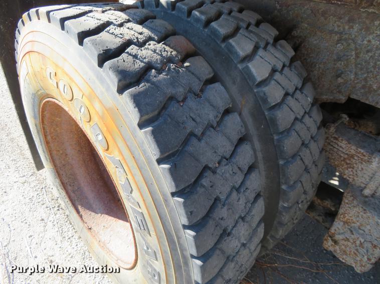 image for item DC0818 1989 Ford LNT8000 dump truck