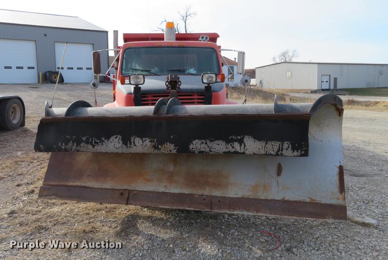 image for item DC0820 1993 International 4900 dump truck