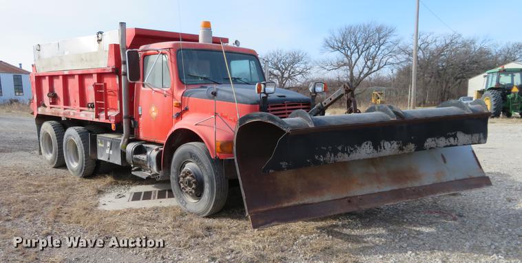 image for item DC0820 1993 International 4900 dump truck