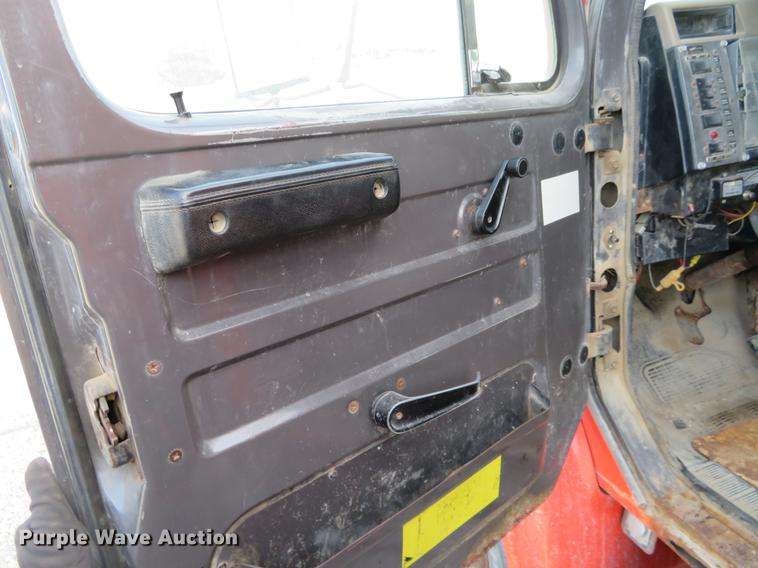 image for item DC0820 1993 International 4900 dump truck