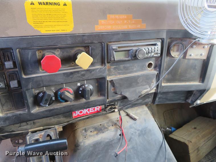 image for item DC0820 1993 International 4900 dump truck