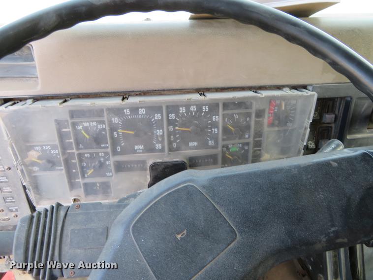 image for item DC0820 1993 International 4900 dump truck