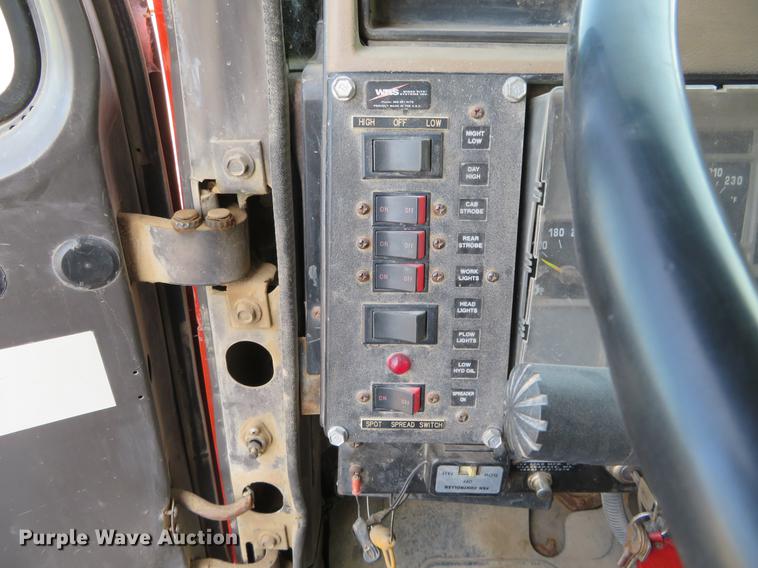 image for item DC0820 1993 International 4900 dump truck