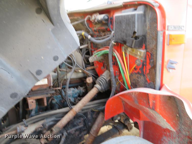 image for item DC0820 1993 International 4900 dump truck