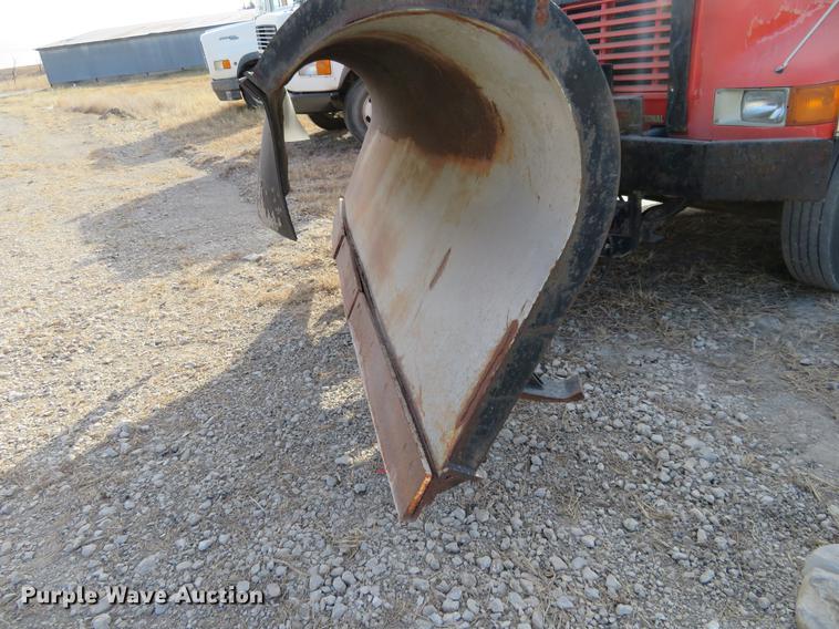 image for item DC0820 1993 International 4900 dump truck