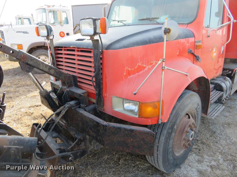 image for item DC0820 1993 International 4900 dump truck